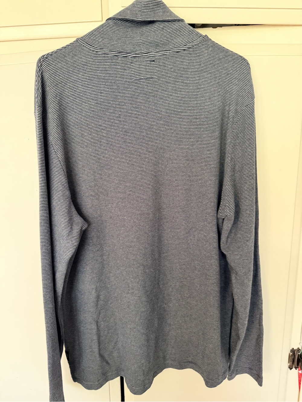 Vince Men's Thin Navy and White Striped Turtleneck Sweater